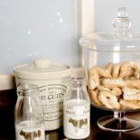 Na blacie znajdzie się miejsce na drobiazgi nadające kuchni klimatu.