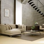 Na cienkich metalowych nóżkach. RITZWELL