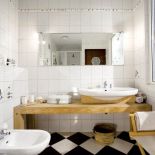 Na kafelkach napisy wukonane przez Jole.