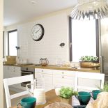 Na początku był wazon. Niepozorny, a jednak zwracał na siebie uwagę. To do niego musiał się dopasować cały dom.