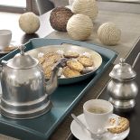 Na początku był wazon. Niepozorny, a jednak zwracał na siebie uwagę. To do niego musiał się dopasować cały dom.