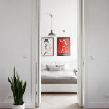 Na podłodze położono bielony dębowy parkiet.