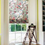 Na roletę wykorzystano tkaninę brytyjskiej marki GP J Baker z kolekcji Crayford, od 500 zł/m, RIDEX