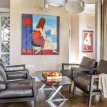 Na ścianach sporo polskiego malarstwa m.on. Nowosielski i Olbiński, ale też Francuz Philippe Pasqua.