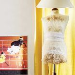 Na ścianach wiszą fotografie Jean- Paula Goude a.