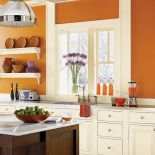Na ścianie farba ceramiczna Regal Select Premium, odporna na zabrudzenia, 85 zł/l, Benjamin Moore