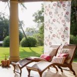 Na tak wygodnych leżakach nie może zabraknąć miękkich poduszek. Aranżacja firmy DECODORE.