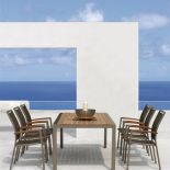 Na tarasie lub w ogrodzie można urządzić i salon, i jadalnię. Myli się ten, kto myśli, że będzie mniej wygodnie niż w domu.