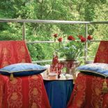 Na tarasie przytulny kącik. Pałacowy apartament