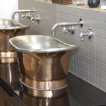 Nablatowa umywalka Bateau z miedzi wykończona polerowaną miedzią na zewnątrz, w środku wykończona cyną (