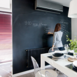 Nadaje się nie tylko do pokoi dziecięcych, ale też do kuchni, salonu czy gabinetu.