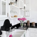 Najlepsze marki, stonowane kolory i odrobina glamour. Eleganckie mieszkanie w stylu francuskim.