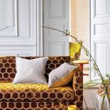 Manipur Ochre to miękki aksamit z wytłaczanymi sześciokątami. Do wyboru 12 kolorów, Designers Guild, decodore.pl