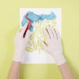 Nakładamy farbę na szablon. W stylu art déco