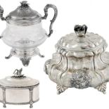 Nakrywa srebrna, korpus ze szkła szlifowanego, Francja, koniec XIX w., cs 2200 zł, REMPEX. Cukiernica