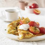 Naleśniki ze śliwkami. Nowalijki w stylu orientalnym