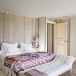 Narzuta na łóżko przyjechała z Uzbekistanu.