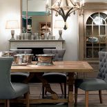 Nastrojowo z marką Blanc d’Ivoire. Stół z płyty MDF i drewna mango, 10 345 zł krzesła Zoe – len