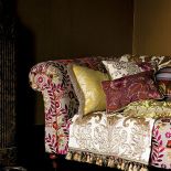 Nasycone kolorami jedwabie i lny z kolekcji Soprano uzupełnione pasmanterią marki Mulberry. Ceny od 800 zł. RIDEX