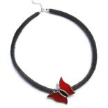 Naszyjnik Odpoczywający motyl z ręcznie robionego filcu i witrażu. Dooperelle.pl