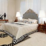 Neobarokowe łóżko Canova marki Zanaboni, ok. 16 100 euro z poduszkami i narzutą, Patt Mebel