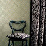 Nie chowają się pod stołem, raczej przyciągają wzrok i budzą emocje.