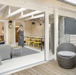 Nie sztuka zrobić mieszkanie z mieszkania, a ogród z ogrodu. Ewa urządziła apartament w suterenie, a patio zmieniła w