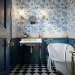 elegancka niebieska łazienka