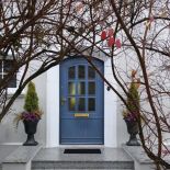 niebieskie drzwi zewnętrzne