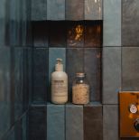 niebieskie płytki łazienkowe