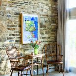 Niektóre ściany właściciel zostawił w stanie surowym .