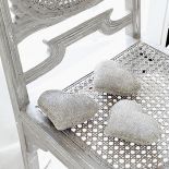 Niektore w stylu shabby chic, niektóre retro.