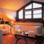 Nietypowy stolik kawowy służył kiedyś Beduinom. Ojciec Marka, gdy pracował kiedyś na placówce w Pakistanie,