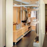 Niewykorzystany korytarz to świetne miejsce na podręczny schowek. ARKA MEBLE