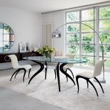 Nogi stołu (2448 euro) i krzeseł są zrobione z drewna czereśniowego. STUDIO ITALIA