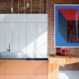 Nowoczesna kuchnia z asymetrycznymi szafkami, Mesa. Schiffini