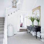 Nowoczesna wersja stylu country. Angielska posiadłość z cegieł i z kamienia