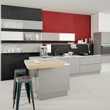 Meble Faro, ciekawie rozmieszczone półki i zdecydowane kolory, haecker- kuechen.de