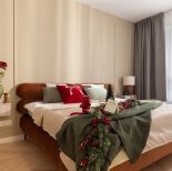 bożonarodzeniowe dekoracje w sypialni