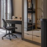 biurko w nowoczesnym pokoju dziecięcym