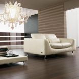 Nowoczesne sofy Object włoskiej firmy Marinelli mają przezroczyste nóżki. KAG MEBLE I ŚWIATŁO