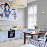 Nowoczesne szafki kuchenne z dekorami, które spotkamy w rustykalnych chałupach.