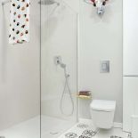 biała męska łazienka