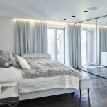 Nowoczesny dom z 65-metrowym tarasem w otulinie Kampinoskiego Parku Narodowego.