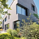 Nowoczesny dom, który łączy modernizm i azjatyckie fascynacje