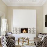 Rustyklane dodatki pasują do eleganckich salonów i stylowych wnętrz.