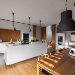 jak urządzić nowoczesny salon z kuchnią