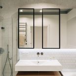 czarno biała łazienka