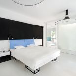 W odcieniach fuksji: nowoczesny dom pod Warszawą