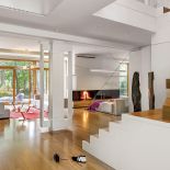 W odcieniach fuksji: nowoczesny dom pod Warszawą